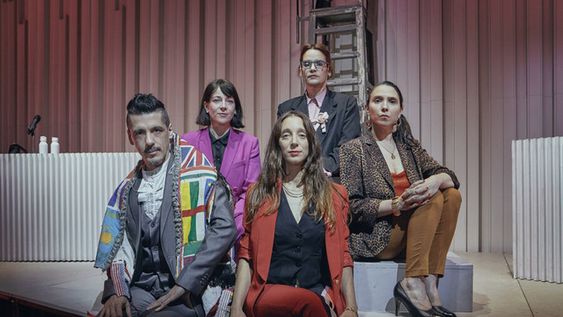 Elisa Carricajo, Valeria Correa, Pilar Gamboa, Laura Paredes y Zypce son Piel de Lava. Foto: Sebastián Arpesella Elisa Carricajo, Valeria Correa, Pilar Gamboa, Laura Paredes y Zypce son Piel de Lava. Foto: Sebastián Arpesella