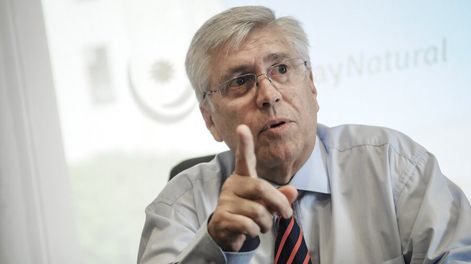 Tabaré Viera en el Ministerio de Turismo. Foto: Javier Calvelo / adhocFOTOS