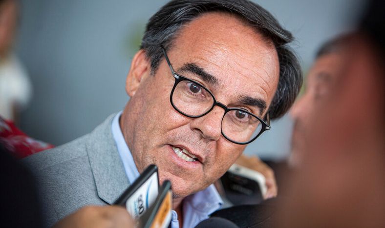 Ministro de Ambiente, Robert Bouvier. Foto: Mauricio Zina / adhocFOTOS