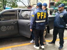 Luis Fernando Fernández Albín, durante su detención en Buenos Aires tras un procedimiento conjunto entre la Policía de Uruguay y sus pares argentinos. Luis Fernando Fernández Albín, durante su detención en Buenos Aires tras un procedimiento conjunto entre la Policía de Uruguay y sus pares argentinos.