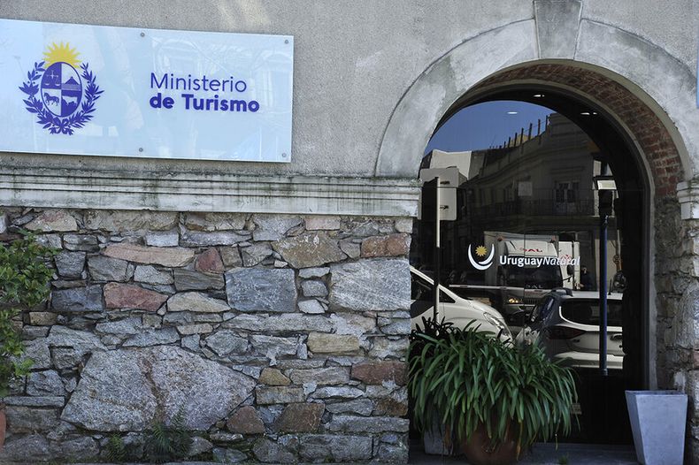 Fachada del Ministerio de Turismo
