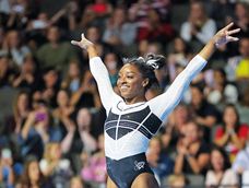 “Lágrimas de alegría por este regreso, ¡rodeada por el amor que han mostrado! gracias por creer en mí”, expresó la gimnasta  en su cuenta de Instagram, tras obtener el primer puesto en la competencia. Foto: Stacy Revere, AFP
