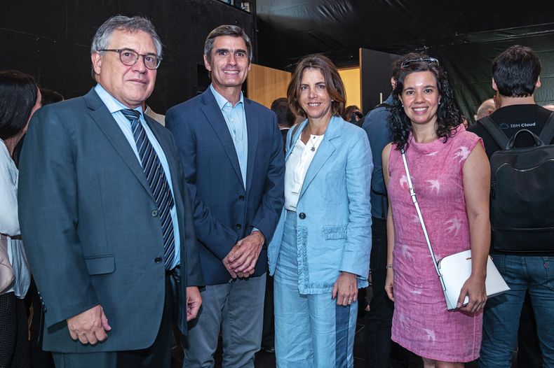 Ministro de Industria, Energía y Minería Omar Paganini, Marcelo Estapé, Inés Boniccelli y Gabriela Retamosa