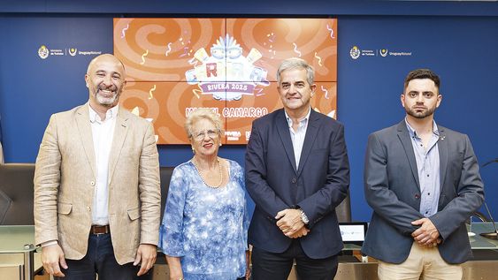 Ministro de Turismo Eduardo Sanguinetti, presidenta de la Comisión de Carnaval de Rivera Yolanda Machado, intendente de Rivera José Mazzoni y director de Turismo de la Intendencia de Rivera Juan Celaya Alves Ministro de Turismo Eduardo Sanguinetti, presidenta de la Comisión de Carnaval de Rivera Yolanda Machado, intendente de Rivera José Mazzoni y director de Turismo de la Intendencia de Rivera Juan Celaya Alves