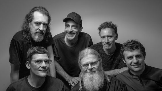 Bajofondo: Javier Casalla, Martín Ferres, Gabriel Casacuberta, Juan Campodónico, Gustavo Santaolalla y Luciano Supervielle.