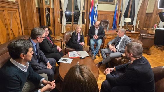 Las autoridades económicas en el Parlamento, hoy, entregando el proyecto presupuestal Las autoridades económicas en el Parlamento, hoy, entregando el proyecto presupuestal