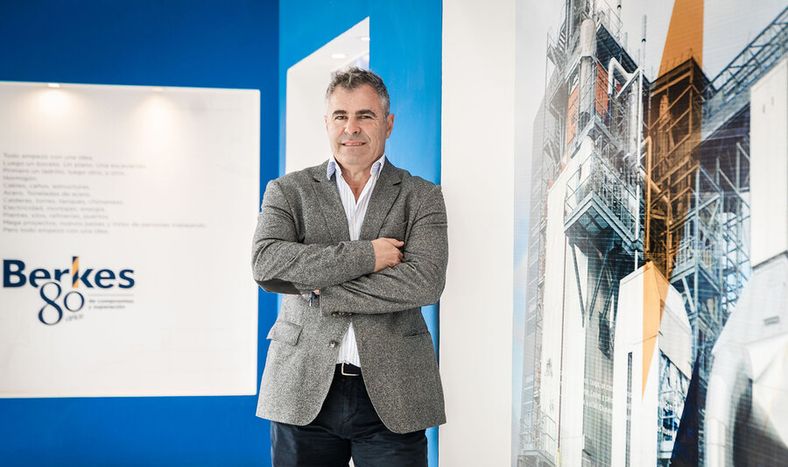 Pablo Bocchi, presidente de Berkes, posa para Trayectorias. Foto: Adrián Echeverriaga