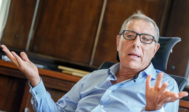 El ministro de Economía, Gabriel Oddone, en su despacho.