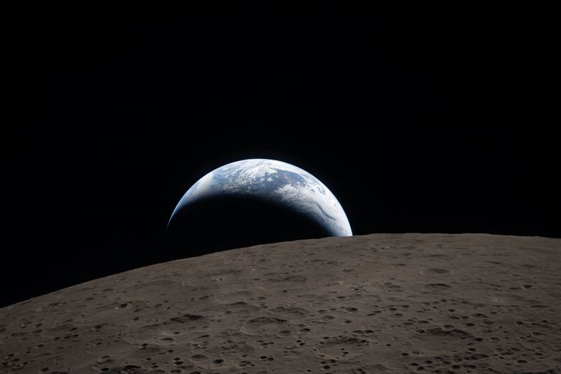 Fotografía de la puesta de sol sobre la Tierra, tomada por la tripulación de Artemis II y publicada por la NASA el 7 de abril de 2026.