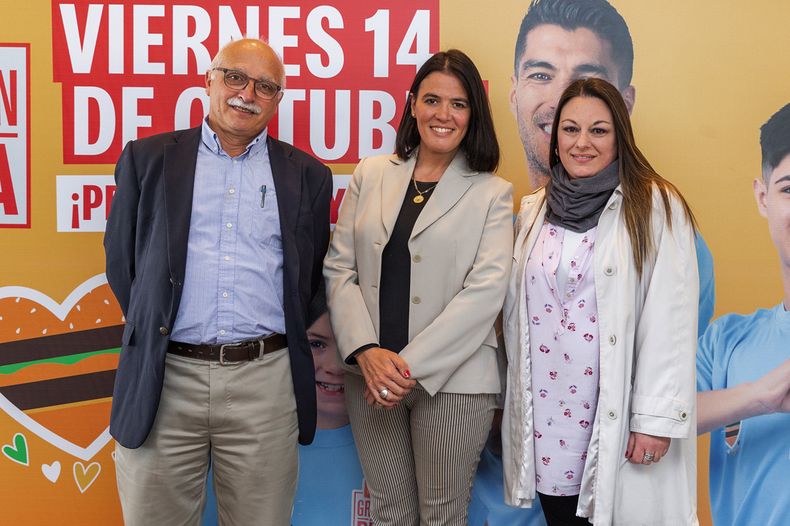 Del Centro Hospitalario Pereira Rossell: el director del Hospital Pediátrico Álvaro Galiana, la directora general Victoria Lafluf y Marcela Girardelli, coordinadora de la Casa Ronald McDonald en el hospital
