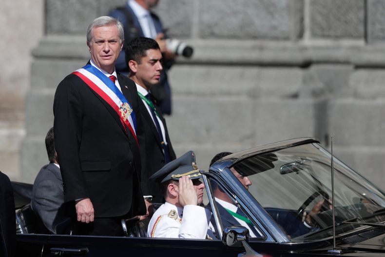 El presidente de Chile, José Antonio Kast, llega a la Catedral Metropolitana para asistir a la misa y Oración por el pueblo de Chile y el nuevo Gobierno este jueves, en Santiago (Chile). &nbsp;