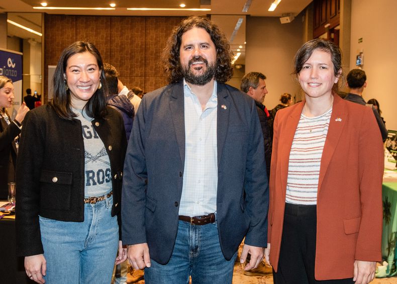 De la Embajada de Estados Unidos: Grace Chung, Chris Andino y Jackie Kruszewski.
