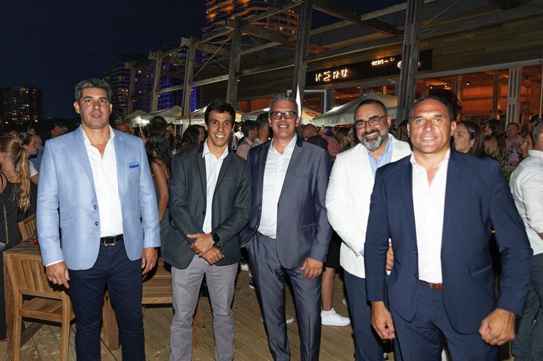 De Enjoy Punta del Este: director de Relaciones Institucionales & Ventas Javier Azcurra, director de Legales Ismael Pignatta, gerente general Diego Berná, director de Casino Rodrigo Echeto y director de Alimentos & Bebidas Darvry Amaro