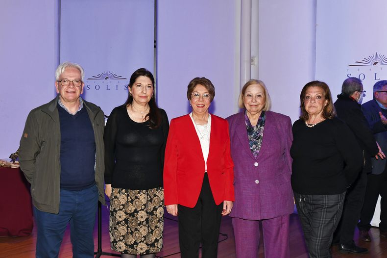 De InterArte: secretario Mario Darino, vicepresidenta Debora Wainkrantz, presidenta Marta Huertas de Gebelin, secretaria Beatriz Huertas y vocal Graciela Martínez
