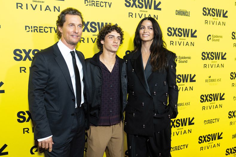 Matthew McConaughey asistió junto a su esposa Camila Alves y su hijo Levi al estreno&nbsp;mundial de The Rivals of Amziah King durante el Festival South by Southwest
