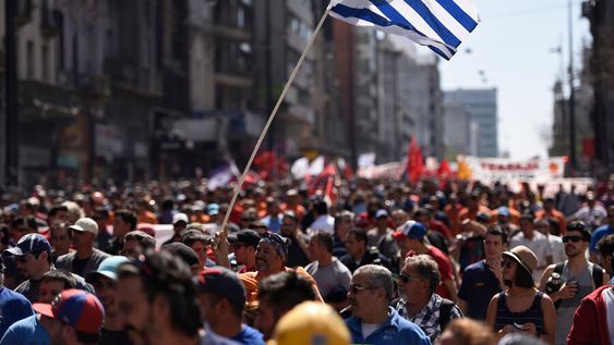 imagen de Paro parcial del PIT-CNT en protesta contra el estancamiento en los Consejos de Salarios imagen de Paro parcial del PIT-CNT en protesta contra el estancamiento en los Consejos de Salarios