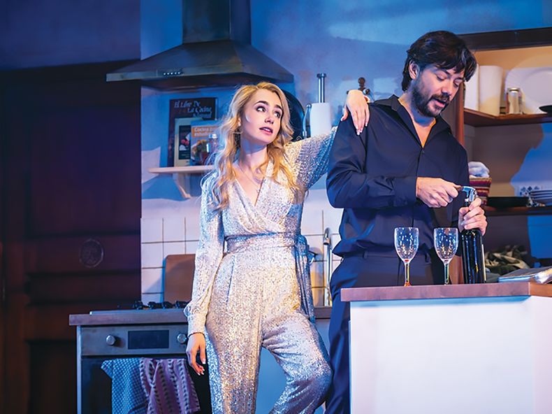La obra Barcelona se estrenó en el Duke of York’s Theatre de Londres; es un thriller psicológico que narra el encuentro entre una atractiva turista estadounidense y un misterioso español