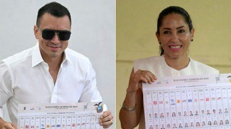 Daniel Noboa y Luisa González muestran su papeleta luego de votar&nbsp;&nbsp;