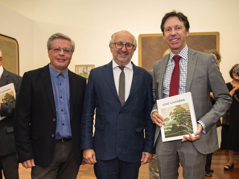 Director del MNAV Enrique Aguerre, ministro de Educación y Cultura Pablo da Silveira y embajador de Francia Jean-Paul Seytre