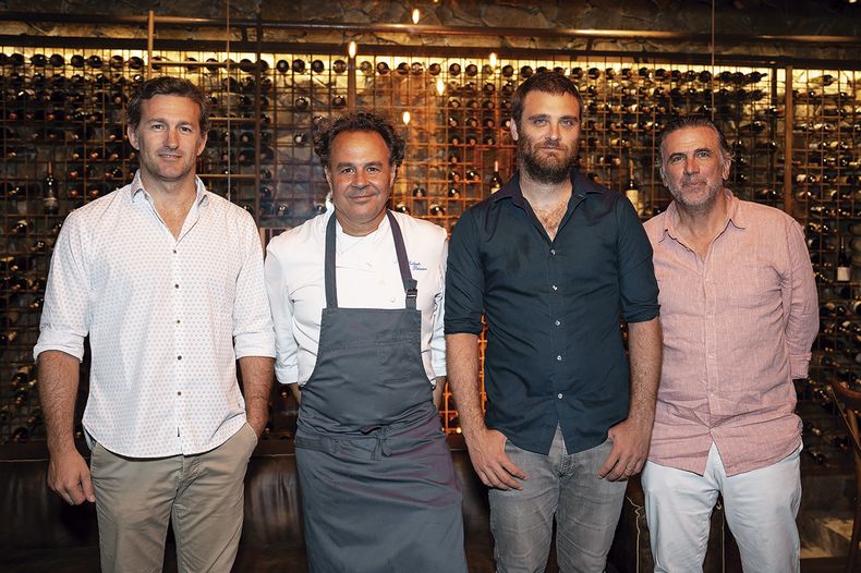 Director de Operaciones de La Tahona Nicolás Estrada, chef Roberto Petersen, director de La Tahona Francisco Añón y director del Estudio Armas Federico Armas