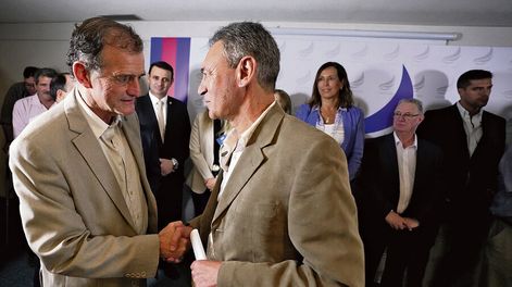Búsqueda | Guido Manini Ríos y Eduardo Radaelli en la presentación de la agrupación nacional del Espacio de los Pueblos Libres. Foto Javier Calvelo / adhocFOTOS