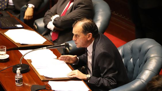 Guido Manini Ríos durante el debate, por el pedido de su desafuero, en Cámara de Senadores del Palacio Legislativo. Foto: Nicolás der Agopián / Búsqueda