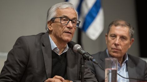 Los ministros Juan Castillo y Gabriel Oddone.