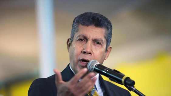 imagen de Nicolás Maduro busca mantener las riendas de un país rico con instituciones débiles que se mueve al ritmo de las torres del petróleo imagen de Nicolás Maduro busca mantener las riendas de un país rico con instituciones débiles que se mueve al ritmo de las torres del petróleo