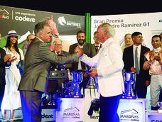 El presidente de la República, Yamandú Orsi, durante la premiación a los ganadores del Gran Premio Ramírez 2026. El presidente de la República, Yamandú Orsi, durante la premiación a los ganadores del Gran Premio Ramírez 2026.