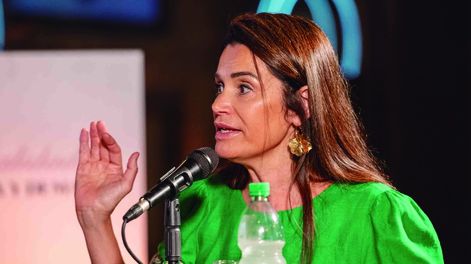 La directora de frigorífico Las Moras, Elizabeth Misa, haciendo uso de la palabra durante la charla virtual organizada por Angus Uruguay.