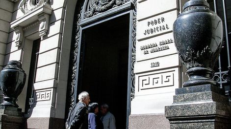 Búsqueda | Edificio de la Suprema Corte de Justicia. Foto: Javier Calvelo / adhocFOTOS