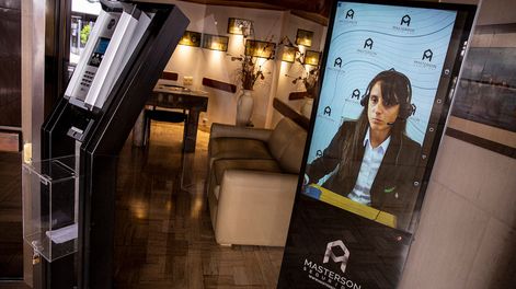 Edificio con servicio de porteria virtual en el barrio Pocitos en Montevideo