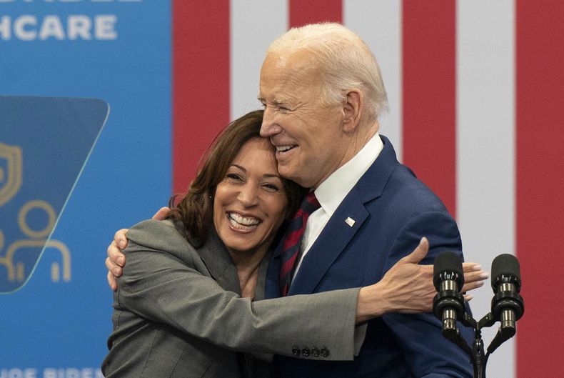 Kamala Harris y Joe Biden en un evento de la campaña presidencial