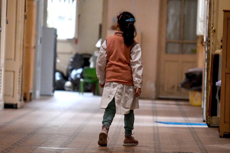 Niña en una escuela de Montevideo.