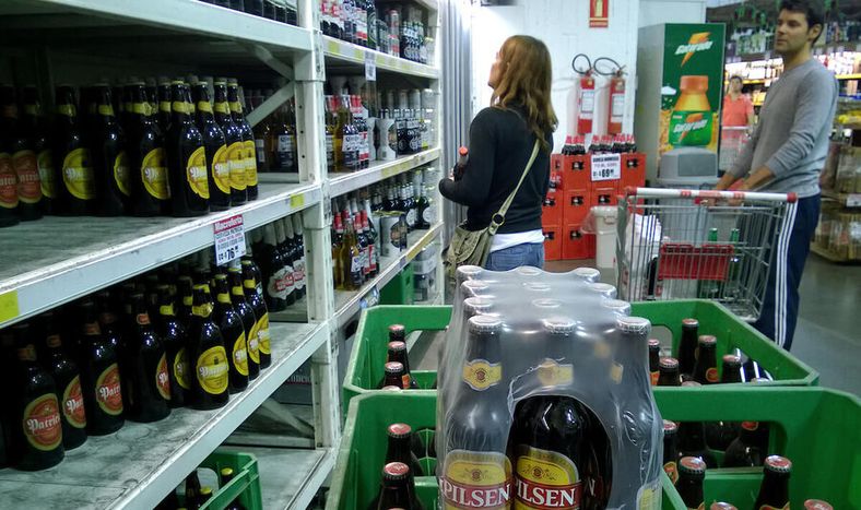 Góndola de supermercado. Foto: Javier Calvelo / adhocFOTOS