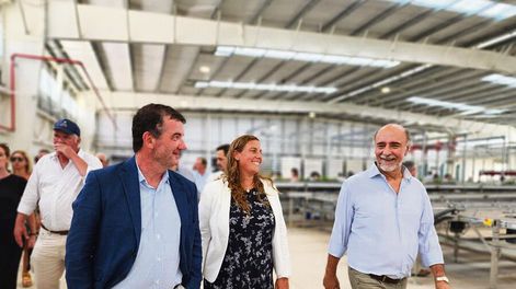 Tomás Teijeiro, la directora de secretaría del MTSS Valentina Arlegui y el ministro Pablo Mieres. Foto: MTSS