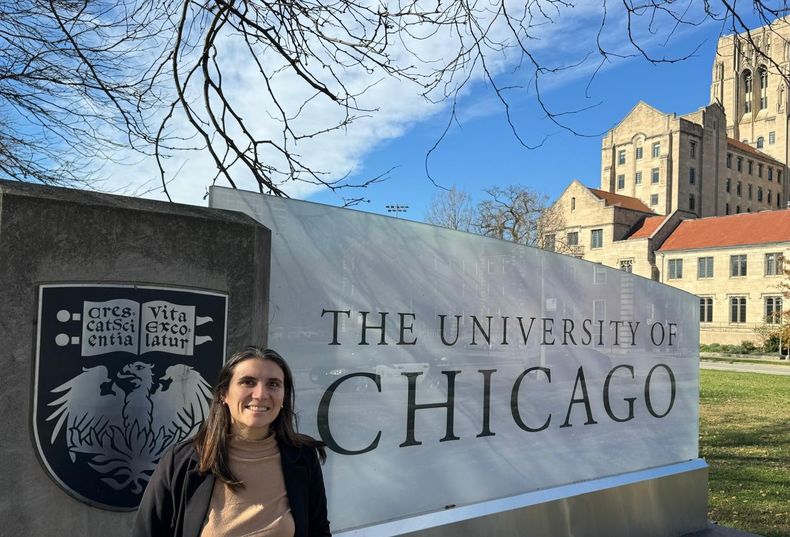La investigadora uruguaya Pilar Manzi, en la Universidad de Chicago