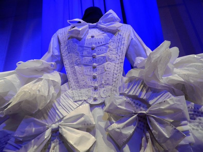 trajes de papel Emad 1