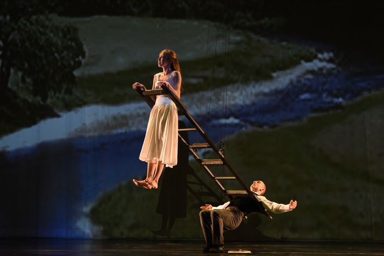 Alice, de Momix, hasta el domingo 9 en el Auditorio Nacional del Sodre