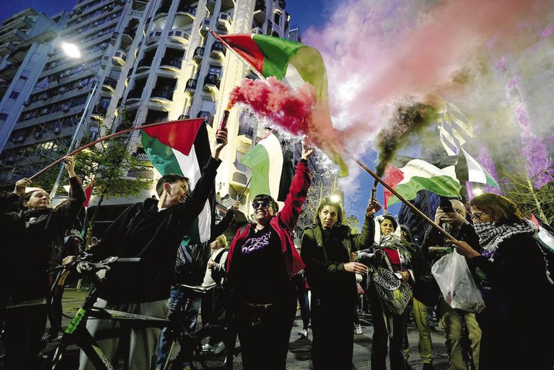 Marcha por Palestina en Montevideo el 20 de octubre. Foto: Javier Calvelo / adhocFOTOS
