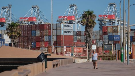 Contenedores en el Puerto de Montevideo.