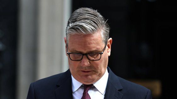El primer ministro británico, Keir Starmer, realiza una declaración en Downing Street, Londres, Gran Bretaña, el 22 de junio de 2026. Keir Starmer ha dimitido como primer ministro del Reino Unido