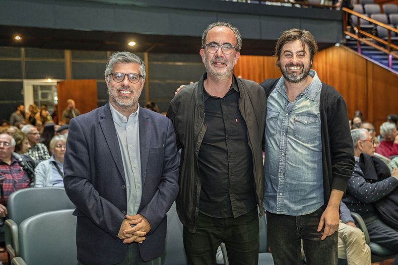 Director de la Biblioteca Nacional Valentín Trujillo, director periodístico de Búsqueda Andrés Danza y Nicolás Der Agopian, coordinador del Instituto Nacional de Letras