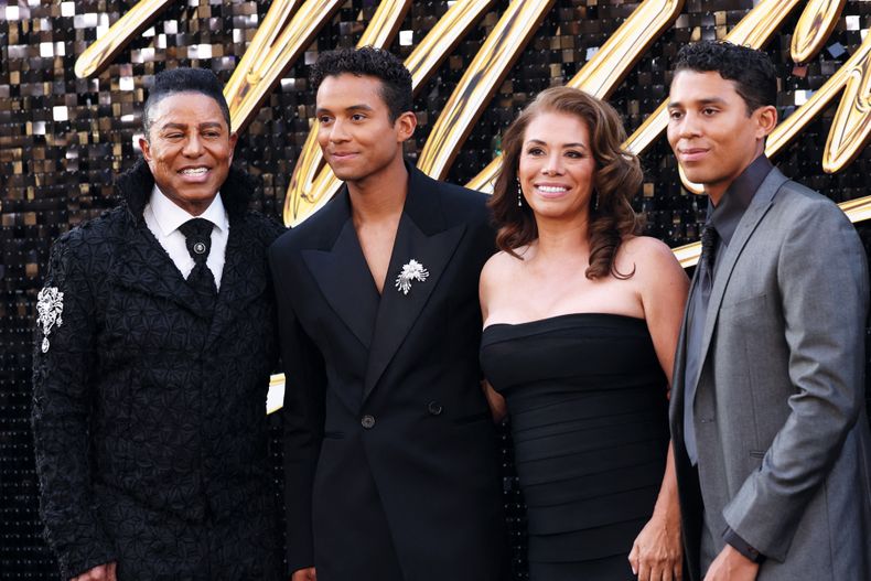 Jaafar Jackson, cantante, bailarín y protagonista de Michael, es hijo de Jermaine Jackson, hermano del artista pop, y de Alejandra Genevieve Oaziaza, quienes tienen otros dos hijos, Jermajesty y Genevieve Katherine.