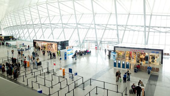 Los pasajes de avión se encarecieron 15,9% en noviembre frente al mes anterior Los pasajes de avión se encarecieron 15,9% en noviembre frente al mes anterior