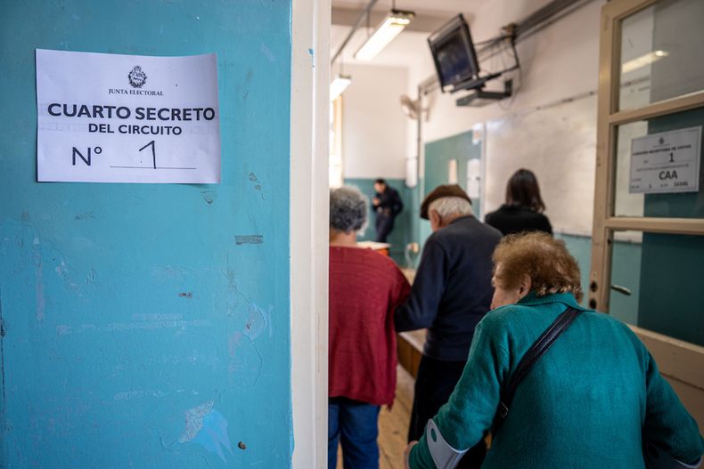 Circuito electoral ubicado en el Liceo Tomás Berreta en la ciudad de Canelones