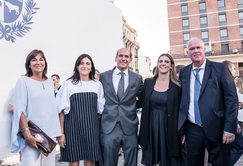 Mariela Ramírez, Florencia Castaingdebat, presidente de la Cámara de Diputados Martín Lema, Ximena Rabella y subsecretario de Transporte y Obras Públicas Juan José Olaizola.