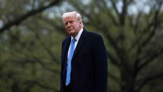 El presidente estadounidense Trump regresa a la Casa Blanca desde Palm Beach, 6 de abril de 2025 El presidente estadounidense Trump regresa a la Casa Blanca desde Palm Beach, 6 de abril de 2025