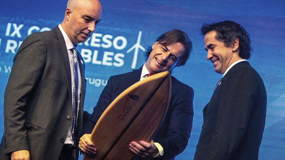 El presidente Lacalle Pou junto a directivos de la Auder, ayer, en el LATU. Foto: Mauricio Zina / adhocFOTOS El presidente Lacalle Pou junto a directivos de la Auder, ayer, en el LATU. Foto: Mauricio Zina / adhocFOTOS