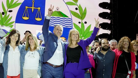 La fórmula presidencial del Frente Amplio durante el acto de cierre de campaña de cara al balotaje La fórmula presidencial del Frente Amplio durante el acto de cierre de campaña de cara al balotaje